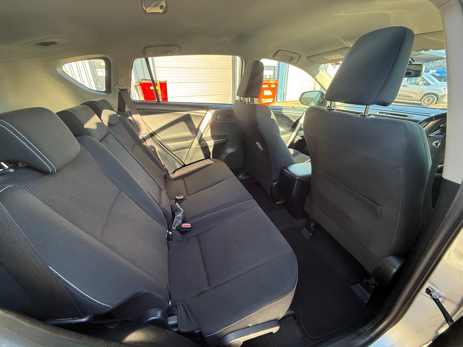 Used Toyota RAV4 2016 for sale - 76942304: Photo 12