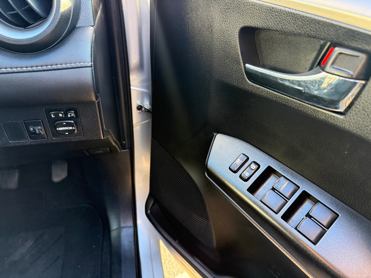 Used Toyota RAV4 2016 for sale - 76942304: Photo 19