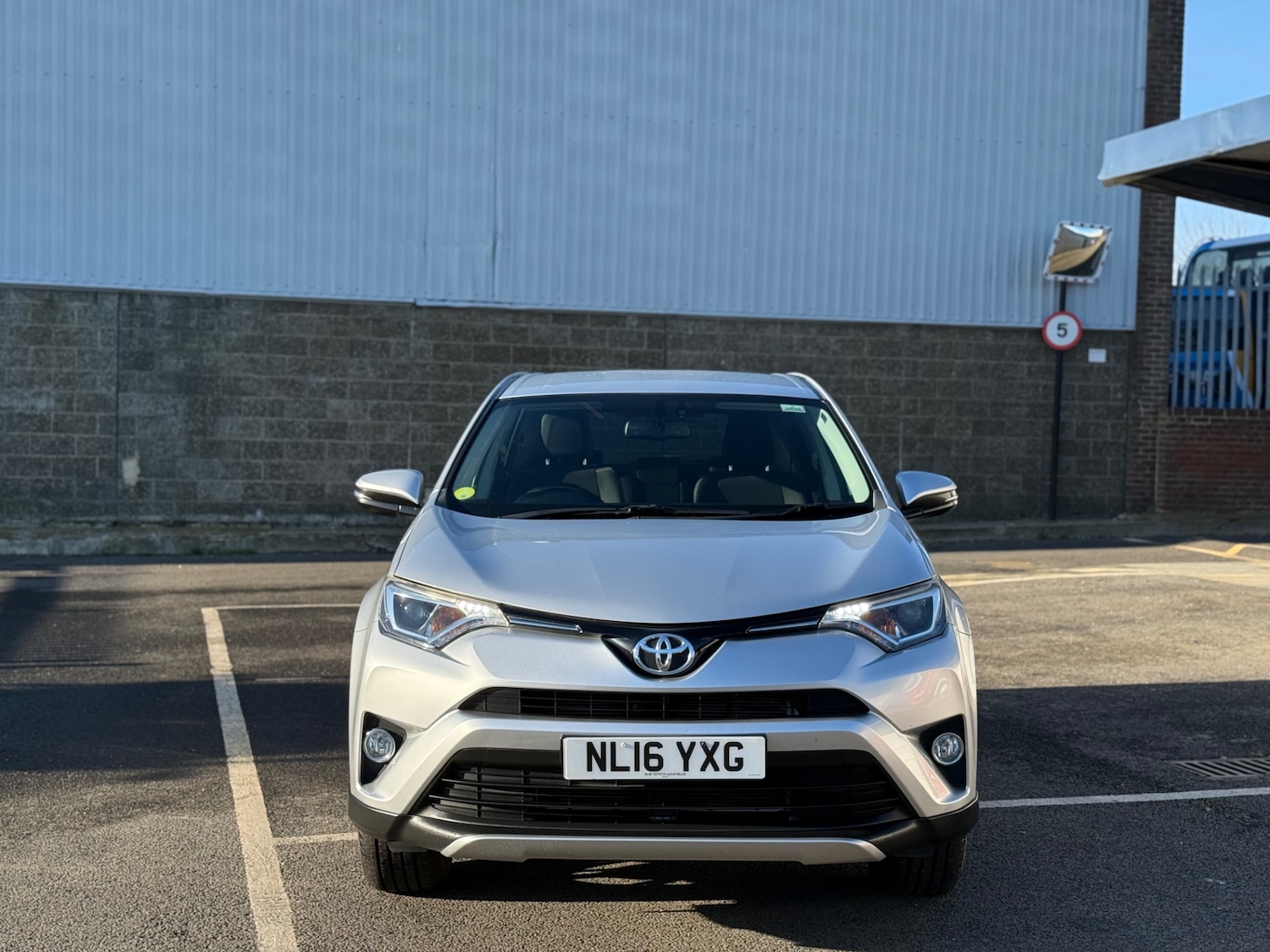 Used Toyota RAV4 2016 for sale - 76942304: Photo 23