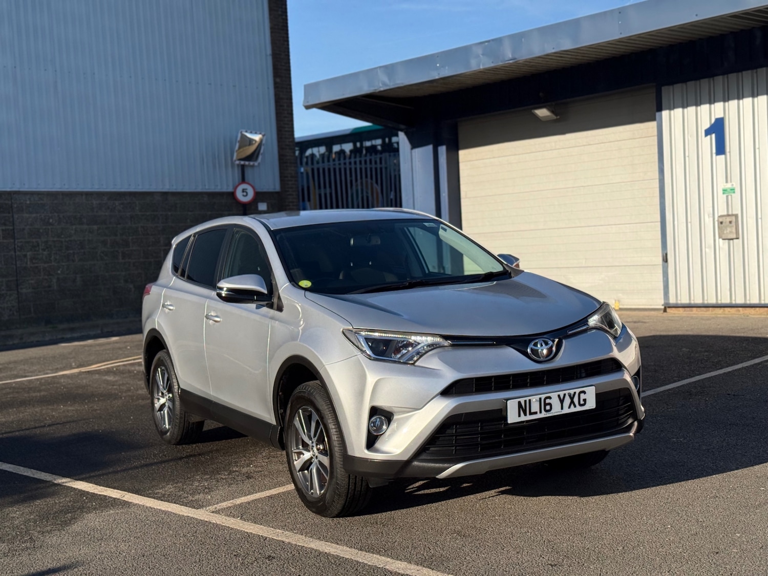 Used Toyota RAV4 2016 for sale - 76942304: Photo 24