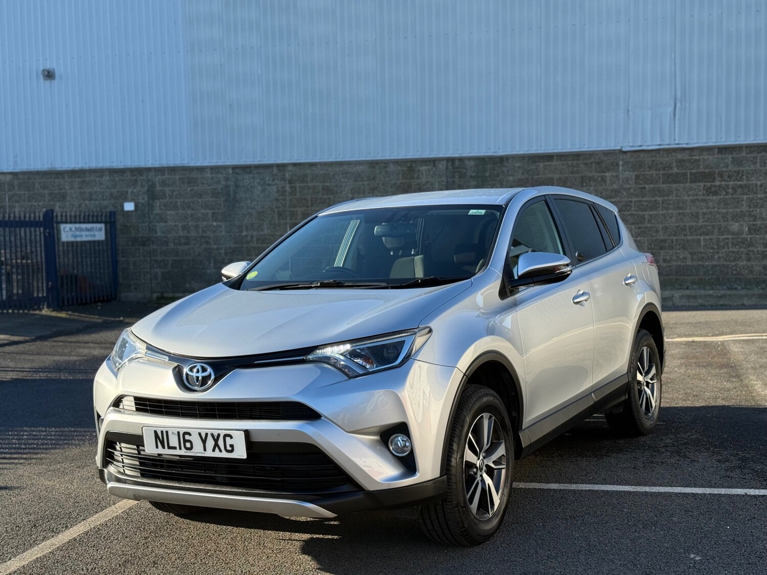 Used Toyota RAV4 2016 for sale - 76942304: Photo 28