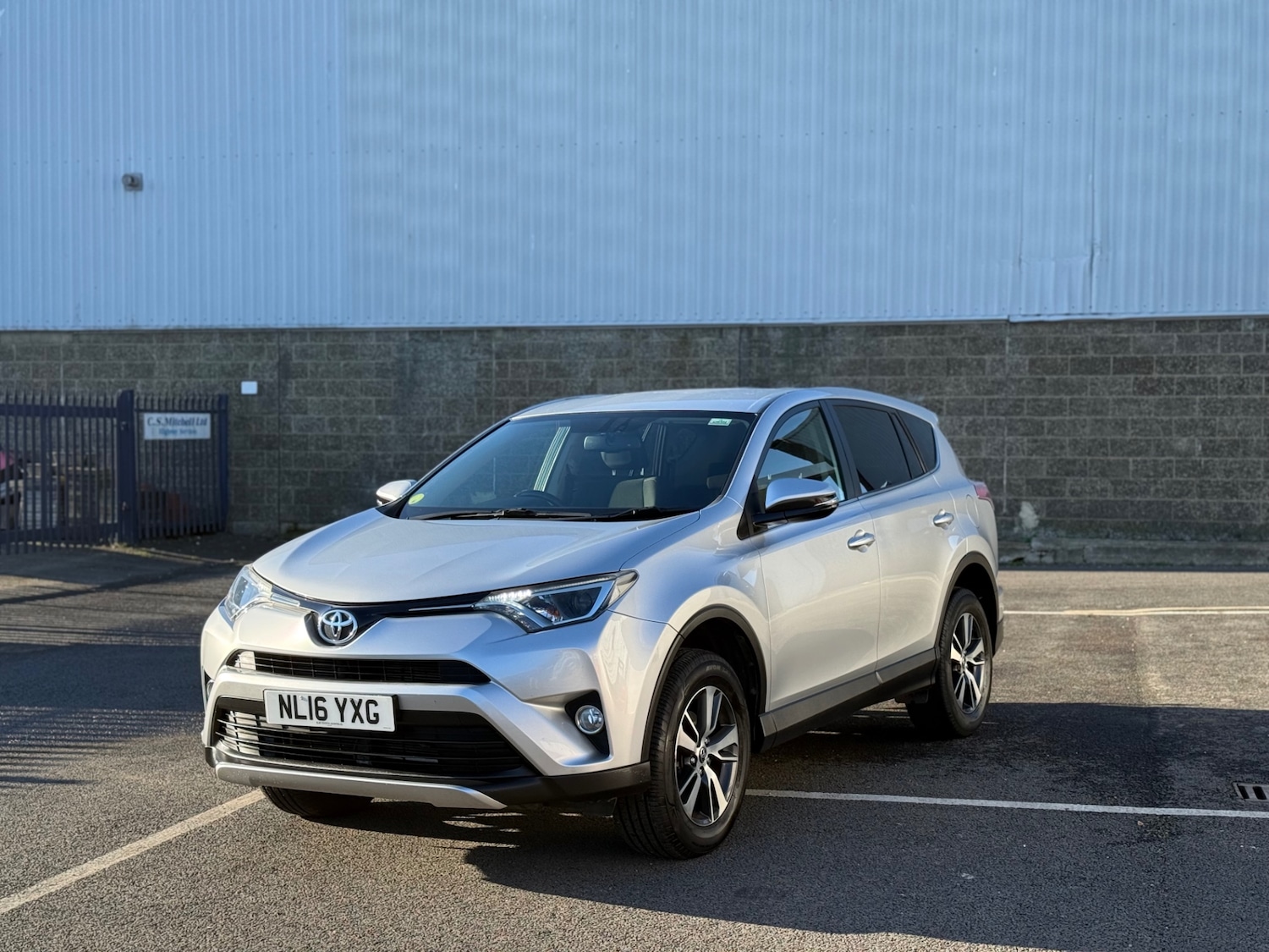 Used Toyota RAV4 2016 for sale - 76942304: Photo 3