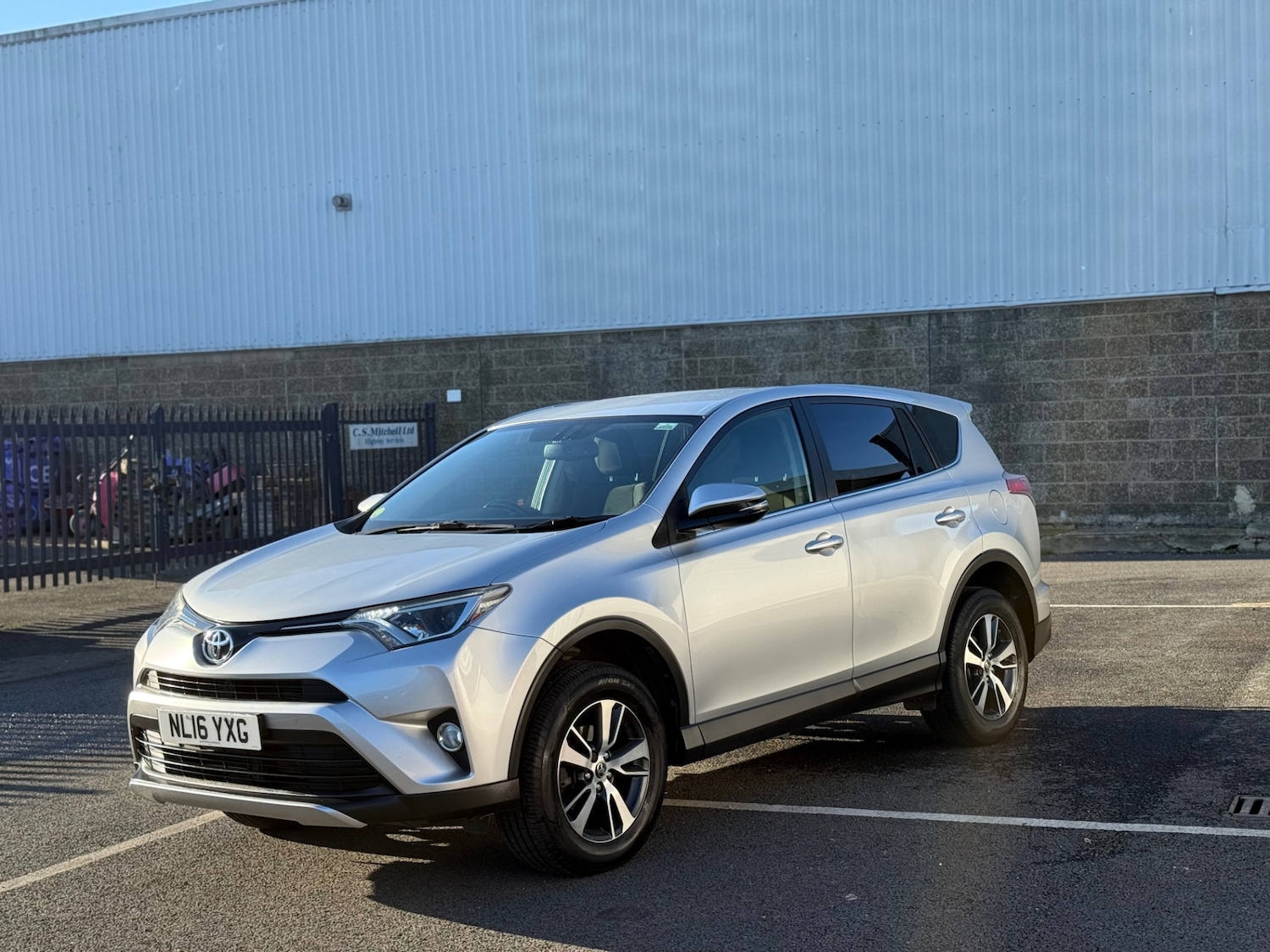 Used Toyota RAV4 2016 for sale - 76942304: Photo 4