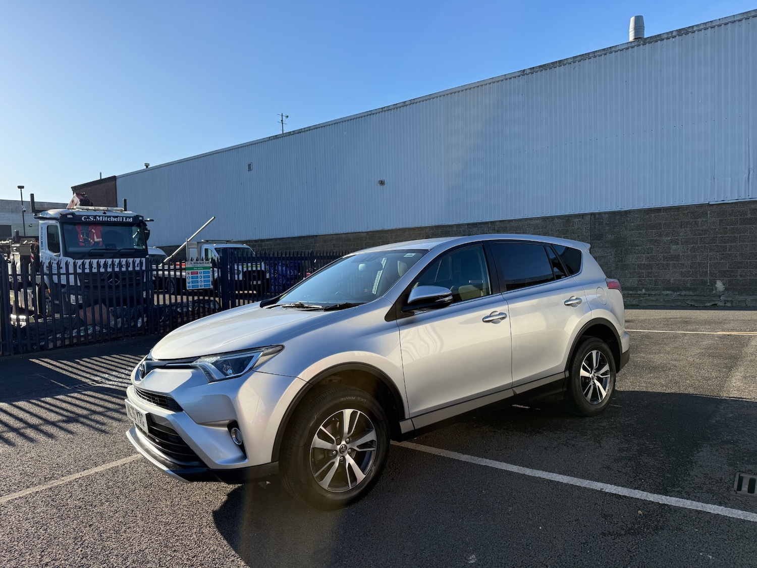 Used Toyota RAV4 2016 for sale - 76942304: Photo 5