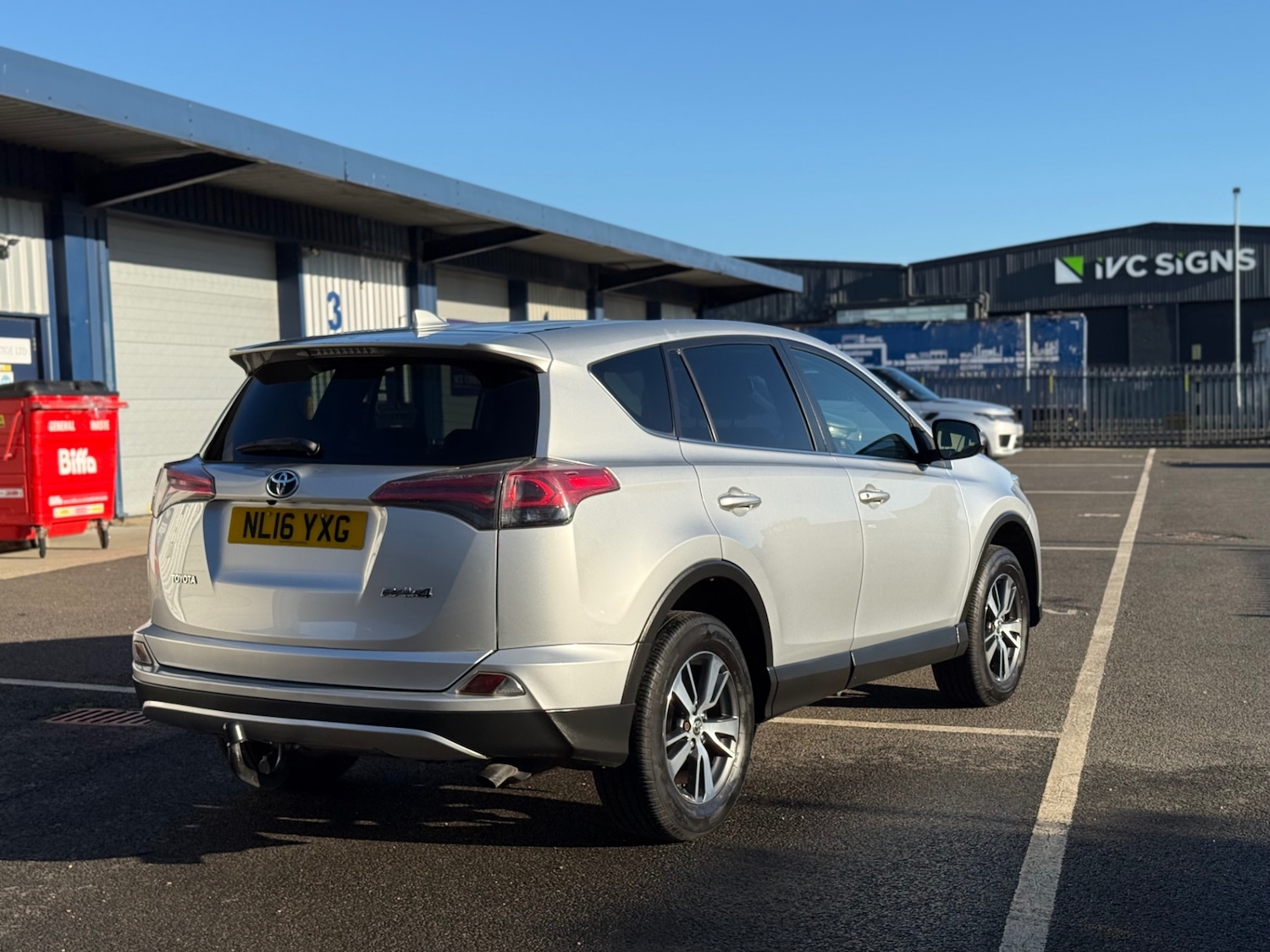 Used Toyota RAV4 2016 for sale - 76942304: Photo 8