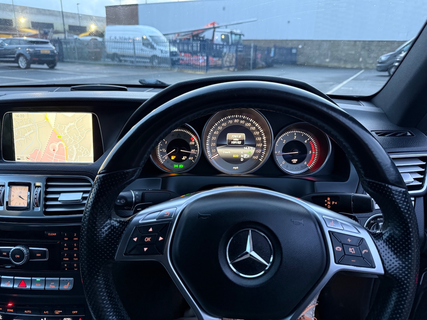 Used Mercedes-Benz E Class 2014 for sale - 76699725: Photo 16