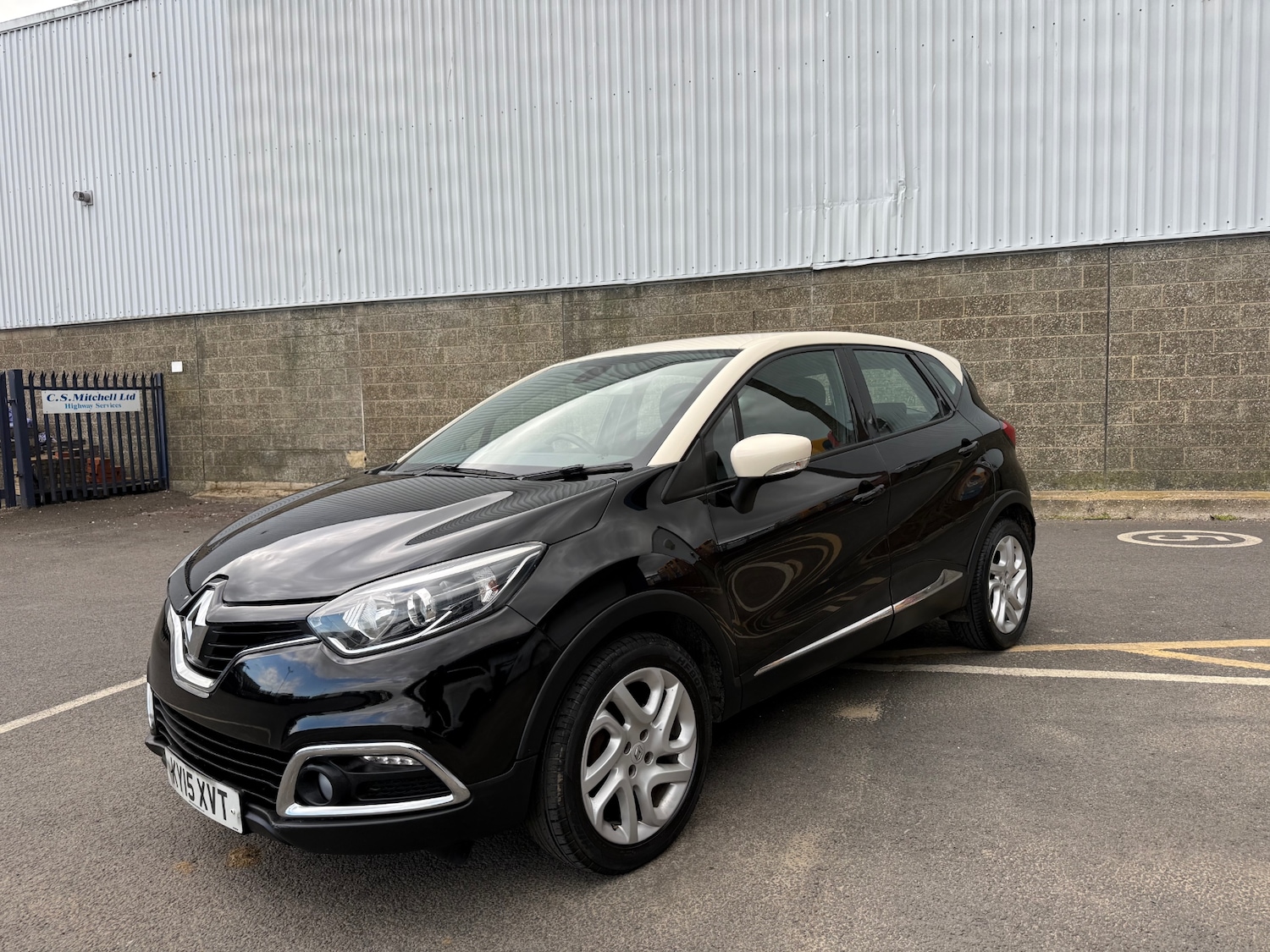 Used Renault Captur 2015 for sale - 78092505: Photo 2