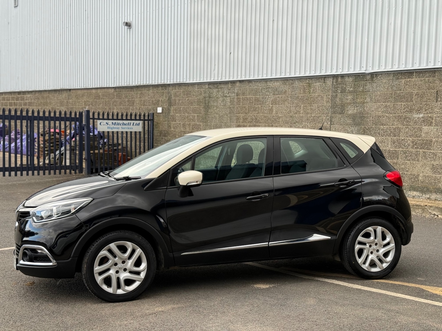 Used Renault Captur 2015 for sale - 78092505: Photo 24