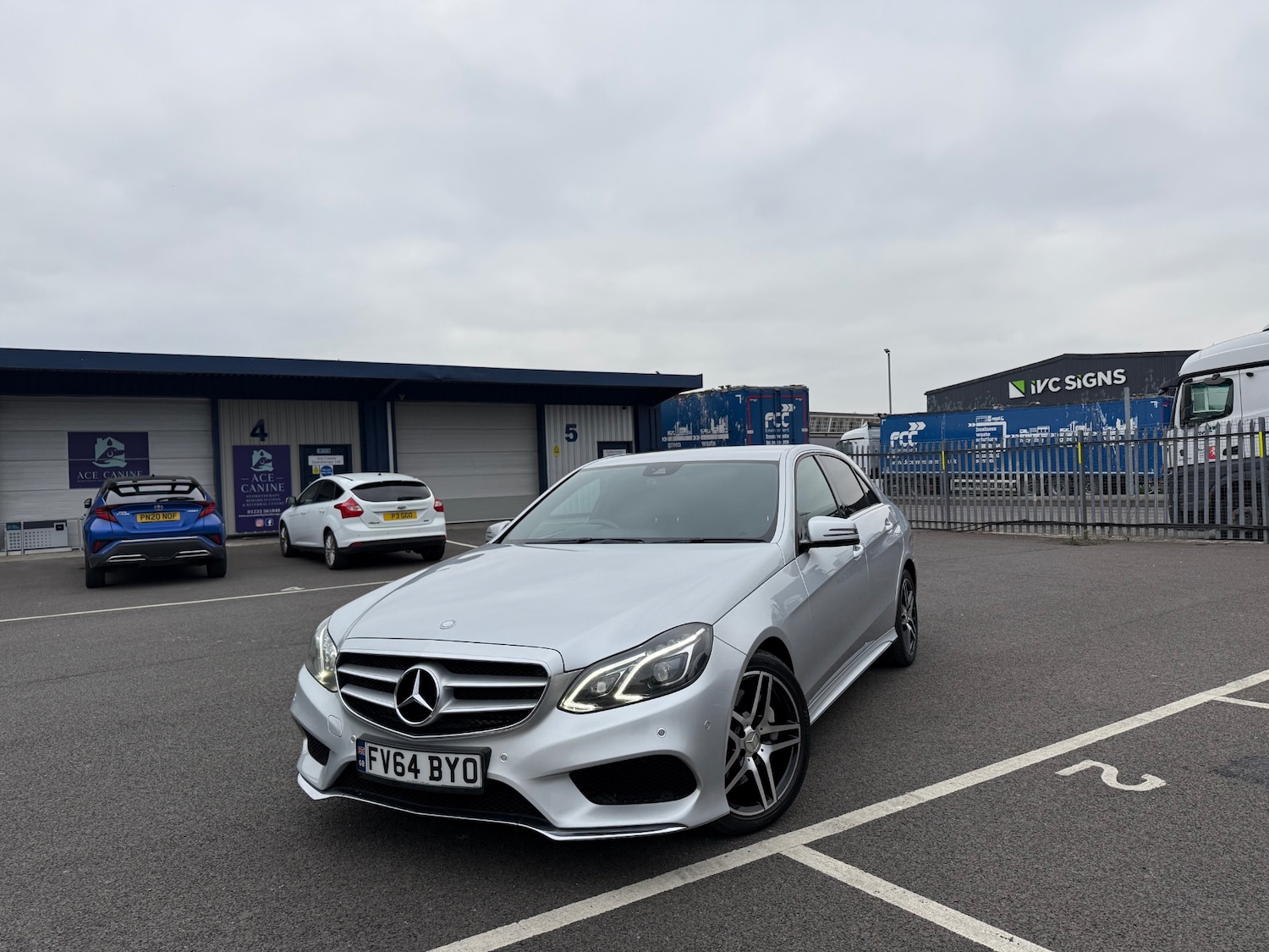 Used Mercedes-Benz E Class 2014 for sale - 76258606: Photo 2