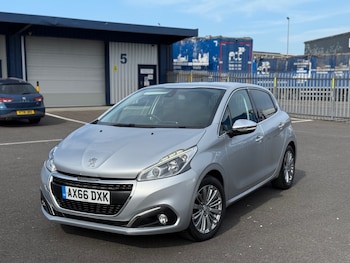 Peugeot - 208
