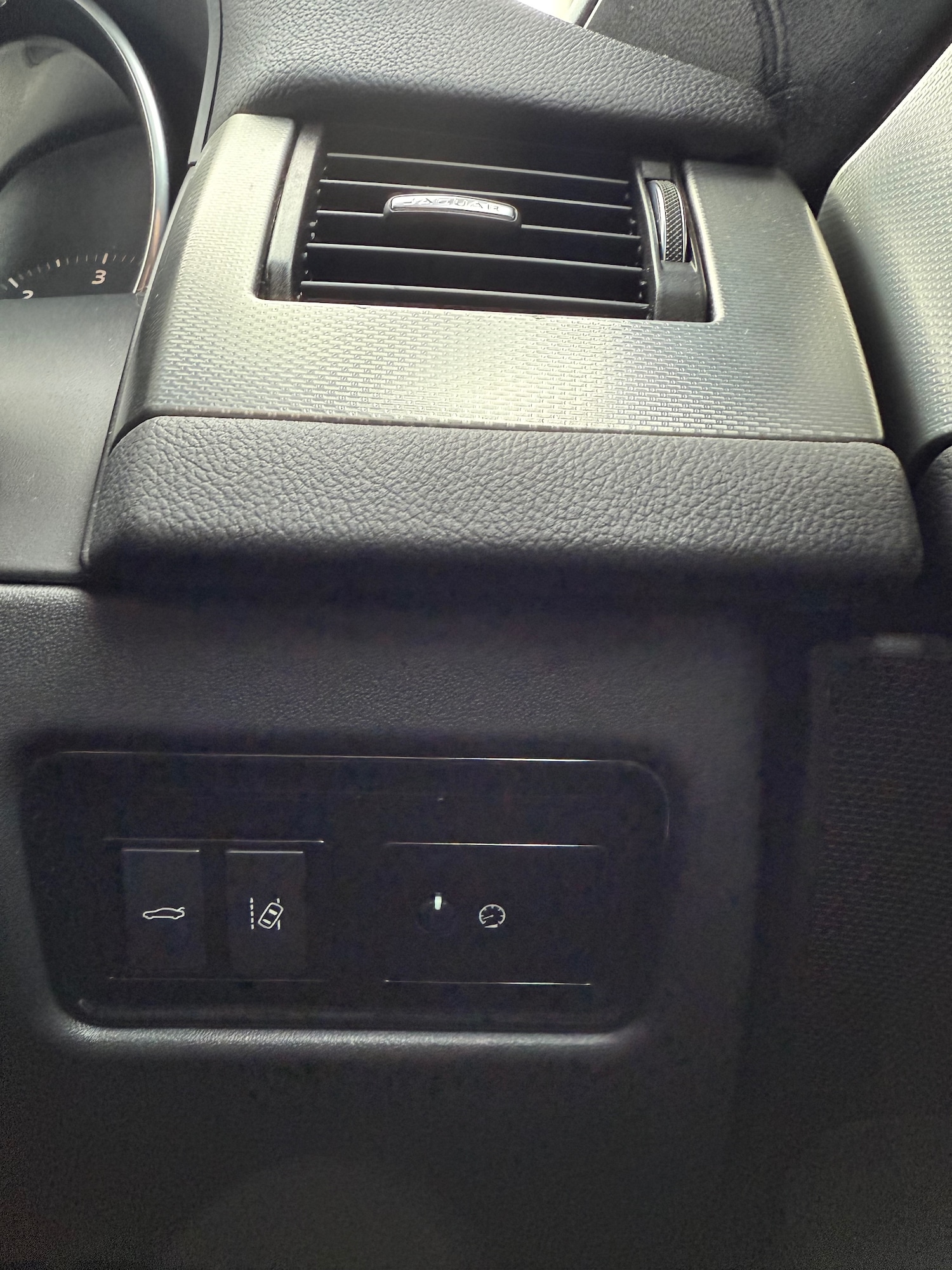 Used Jaguar XF 2016 for sale - 76363126: Photo 16
