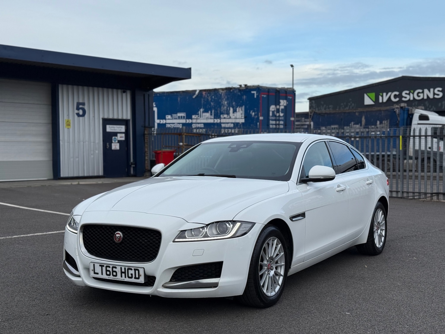 Used Jaguar XF 2016 for sale - 76363126: Photo 21