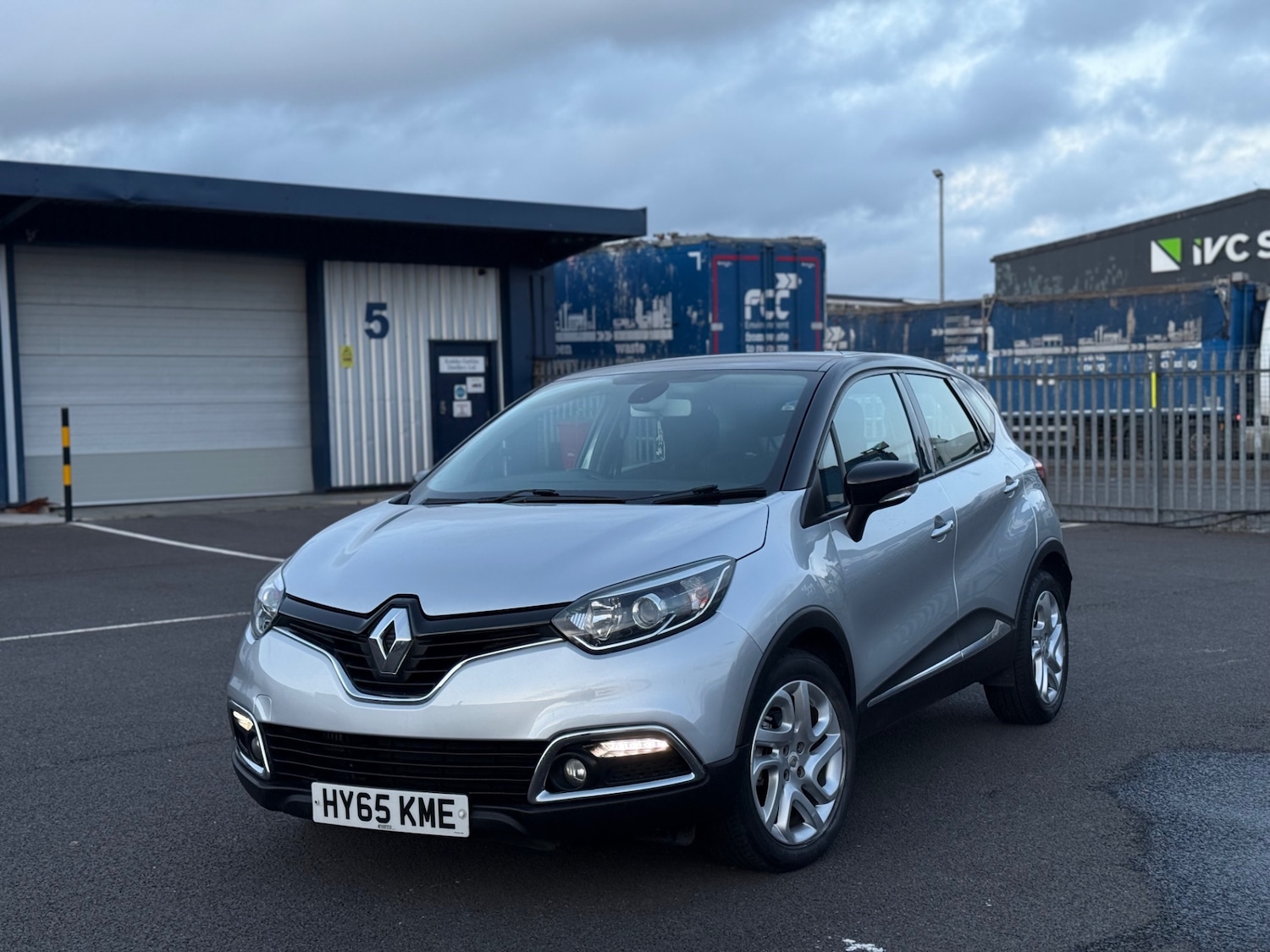 Used Renault Captur 2015 for sale - 76370058: Photo 2