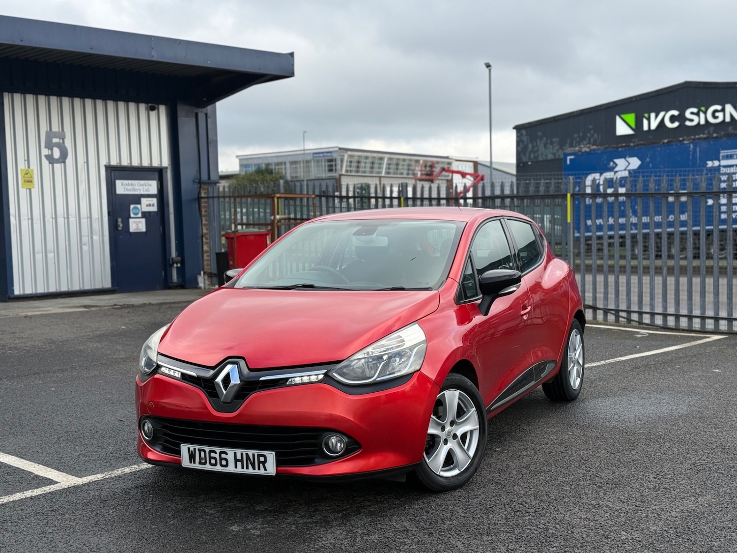 Used Renault Clio 2016 for sale - 77310520: Photo 2