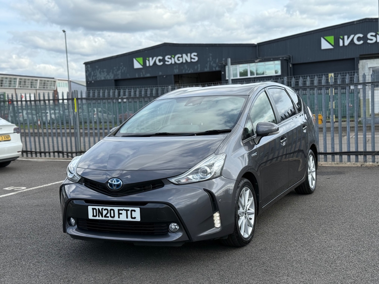 Used Toyota Prius+ 2020 for sale - 76149844: Photo 1