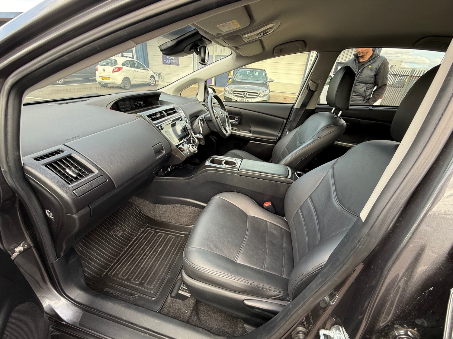 Used Toyota Prius+ 2020 for sale - 76149844: Photo 13