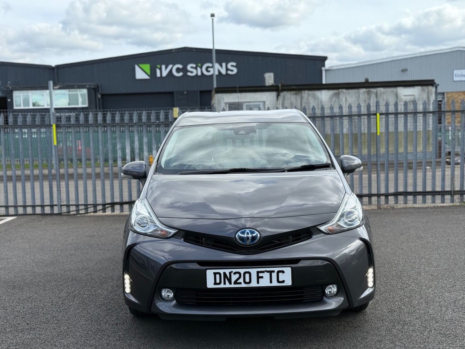 Used Toyota Prius+ 2020 for sale - 76149844: Photo 2