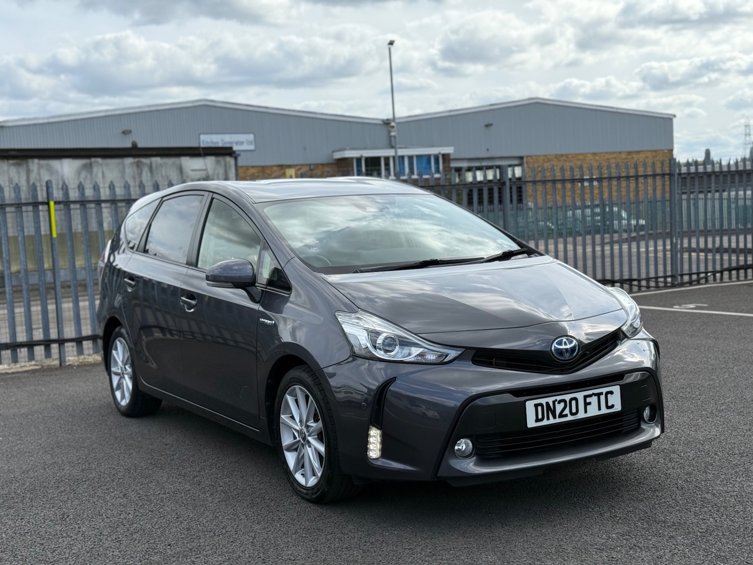 Used Toyota Prius+ 2020 for sale - 76149844: Photo 3