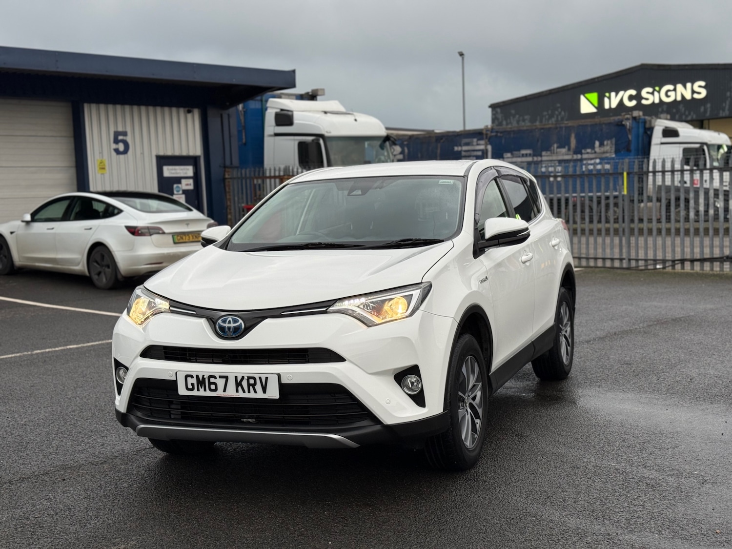 Used Toyota RAV4 2017 for sale - 77409951: Photo 24