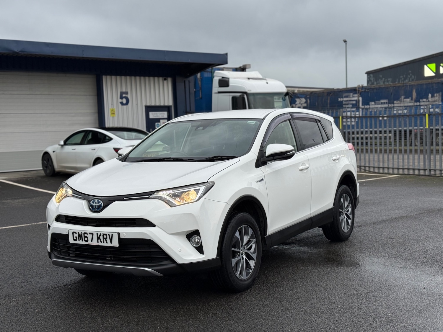 Used Toyota RAV4 2017 for sale - 77409951: Photo 28