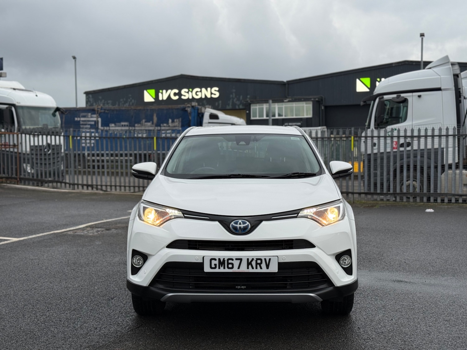 Used Toyota RAV4 2017 for sale - 77409951: Photo 3