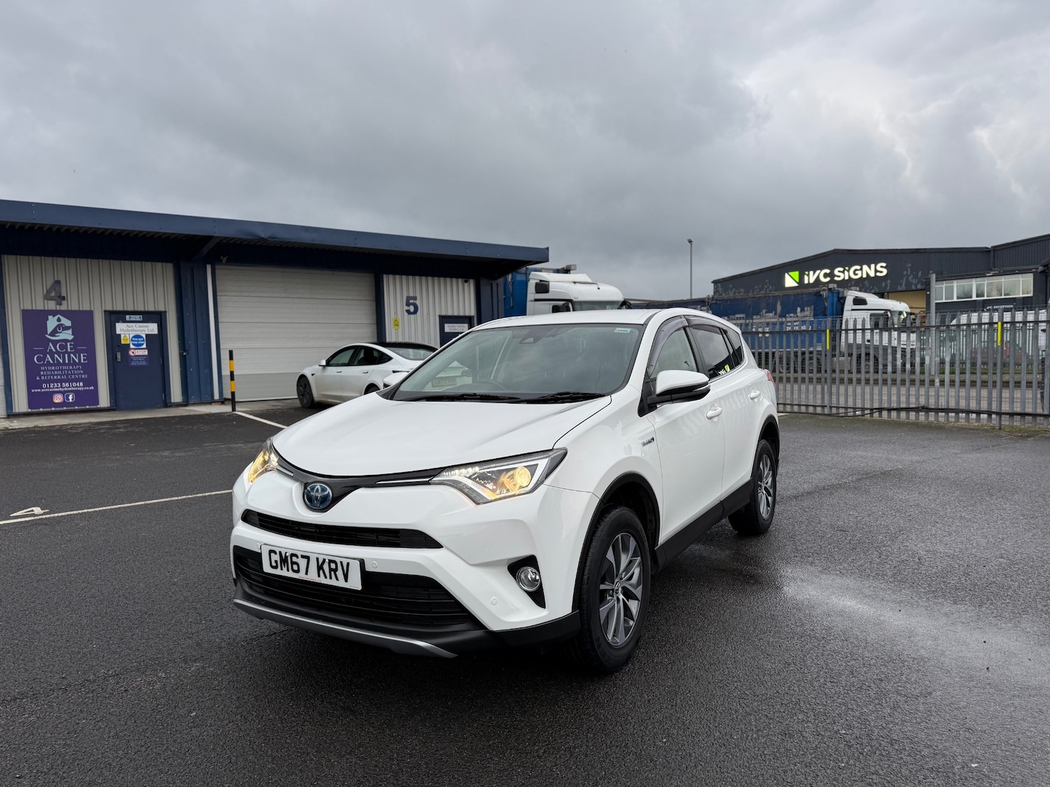 Used Toyota RAV4 2017 for sale - 77409951: Photo 4