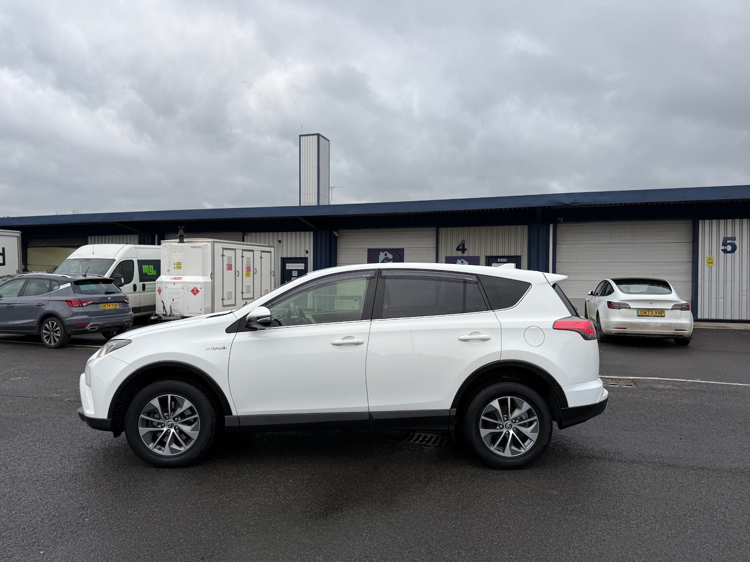 Used Toyota RAV4 2017 for sale - 77409951: Photo 5