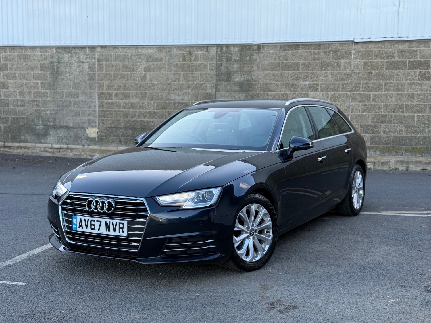 Used Audi A4 2017 for sale - 78018658: Photo 2