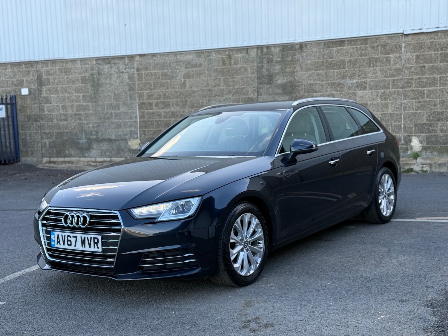 Used Audi A4 2017 for sale - 78018658: Photo 3