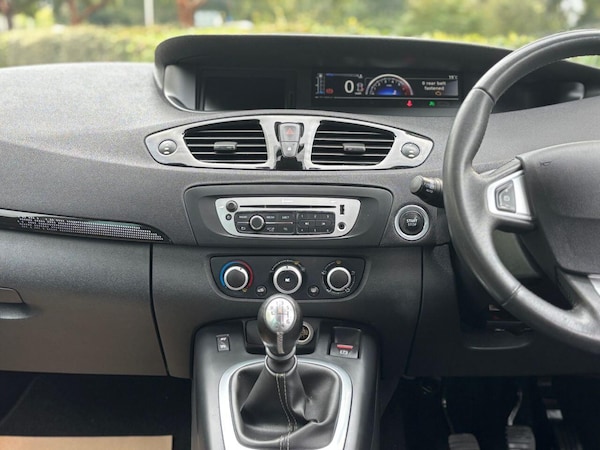Used Renault Scenic 2012 for sale - 76239469: Photo 32