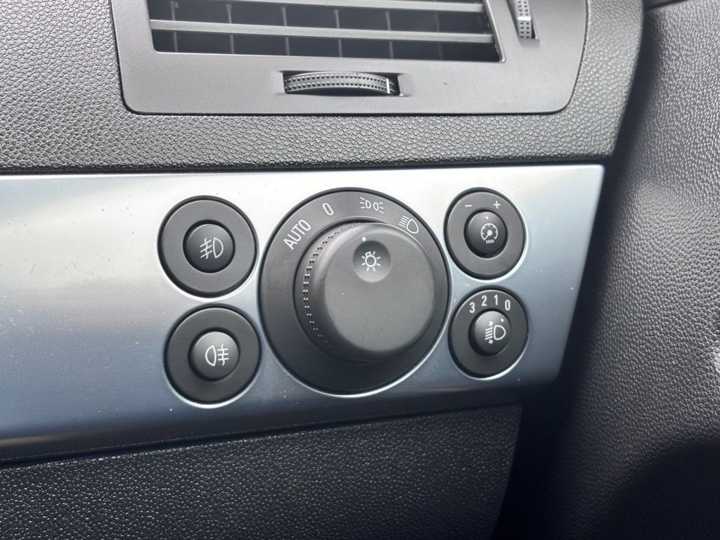 Used Vauxhall Astra 2010 for sale - 77288220: Photo 38