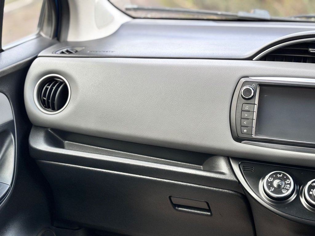 Used Toyota Yaris 2015 for sale - 77593765: Photo 37