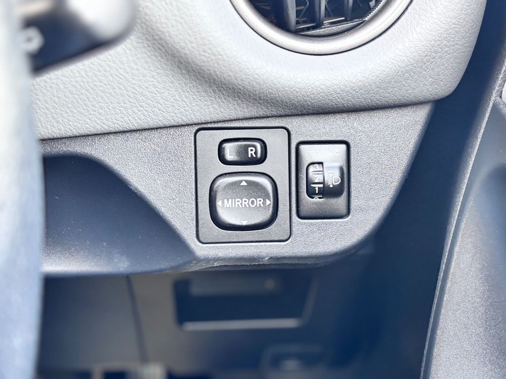 Used Toyota Yaris 2015 for sale - 77593765: Photo 41