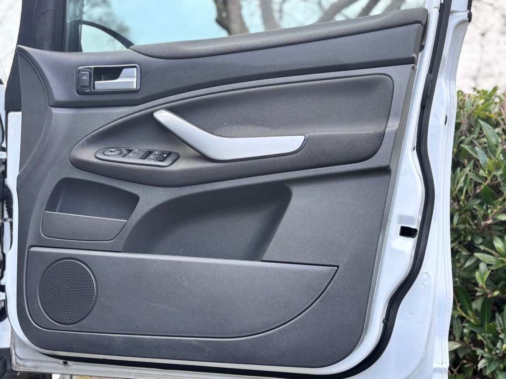 Used Ford Kuga 2012 for sale - 77341485: Photo 30