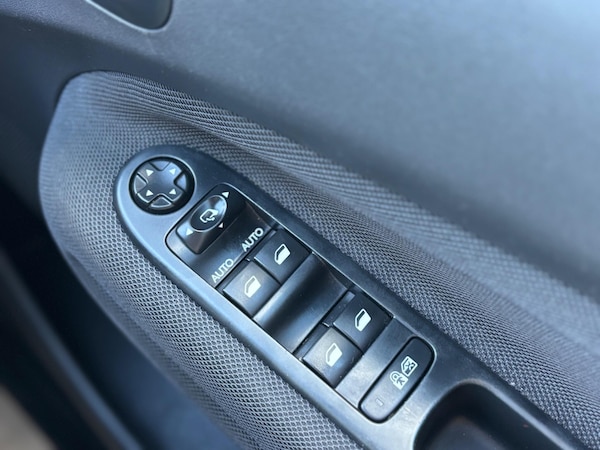 Used Citroen C3 Picasso 2016 for sale - 76294694: Photo 36