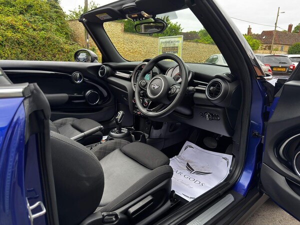 Used MINI Convertible 2018 for sale - 75644217: Photo 19