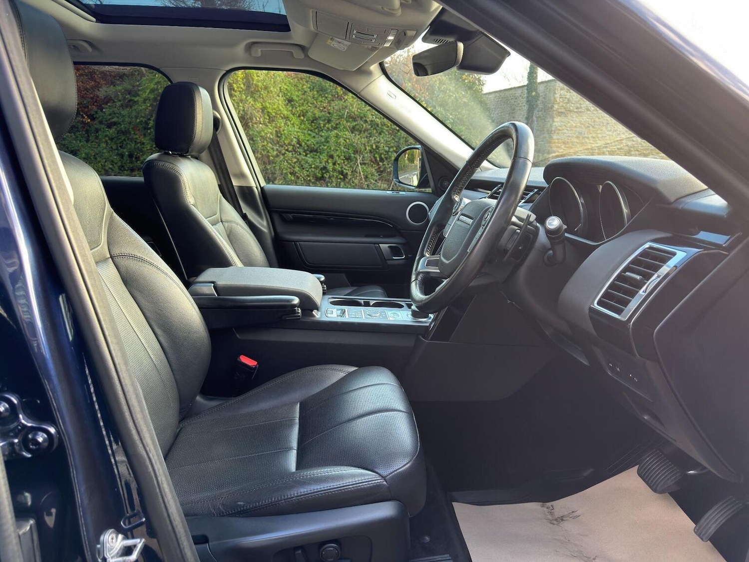 Used Land Rover Discovery 2017 for sale - 76858908: Photo 29