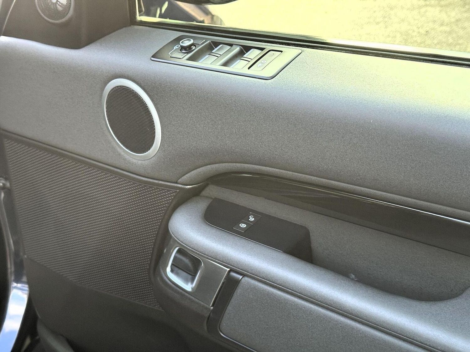 Used Land Rover Discovery 2017 for sale - 76858908: Photo 30