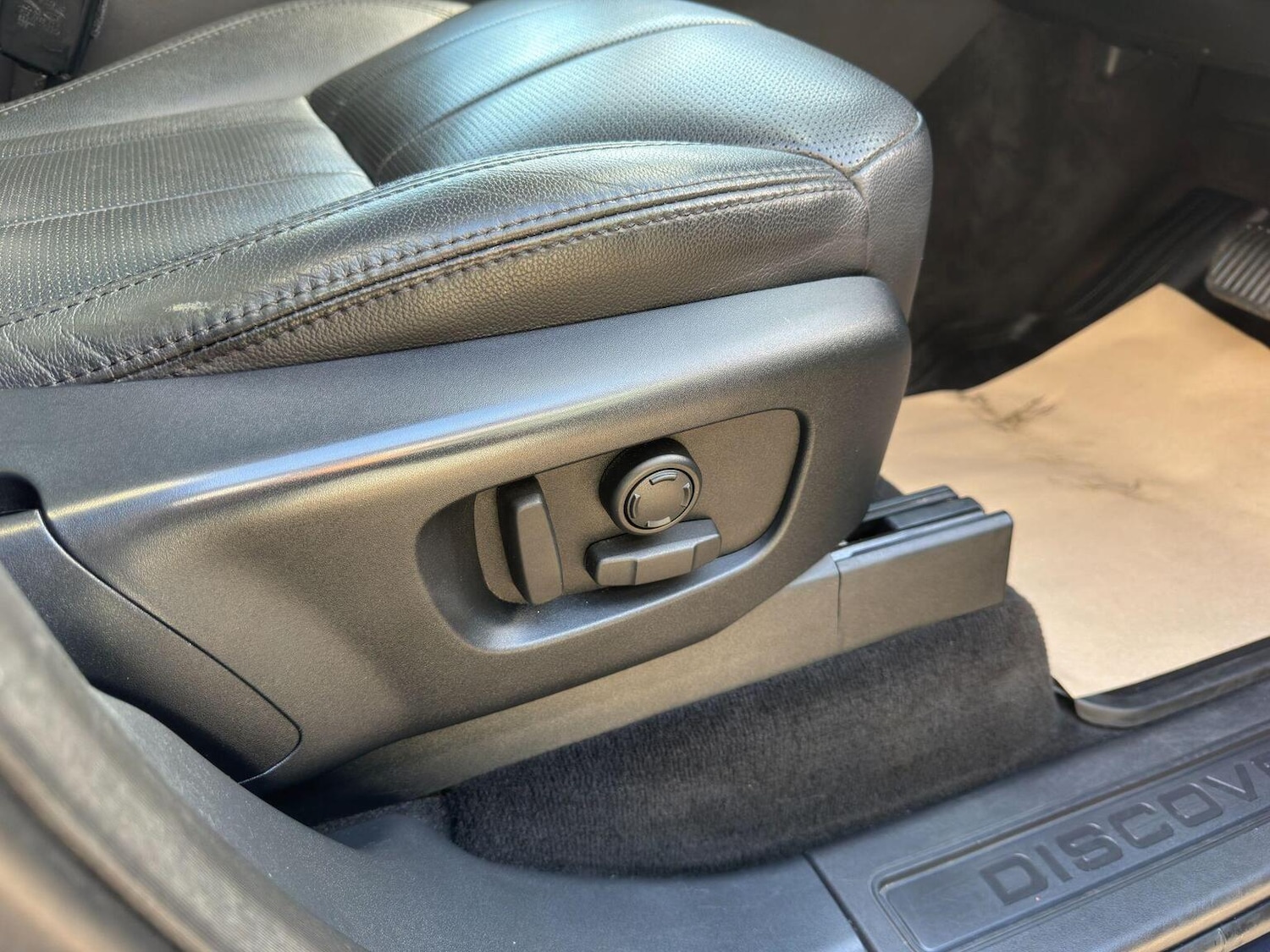 Used Land Rover Discovery 2017 for sale - 76858908: Photo 34