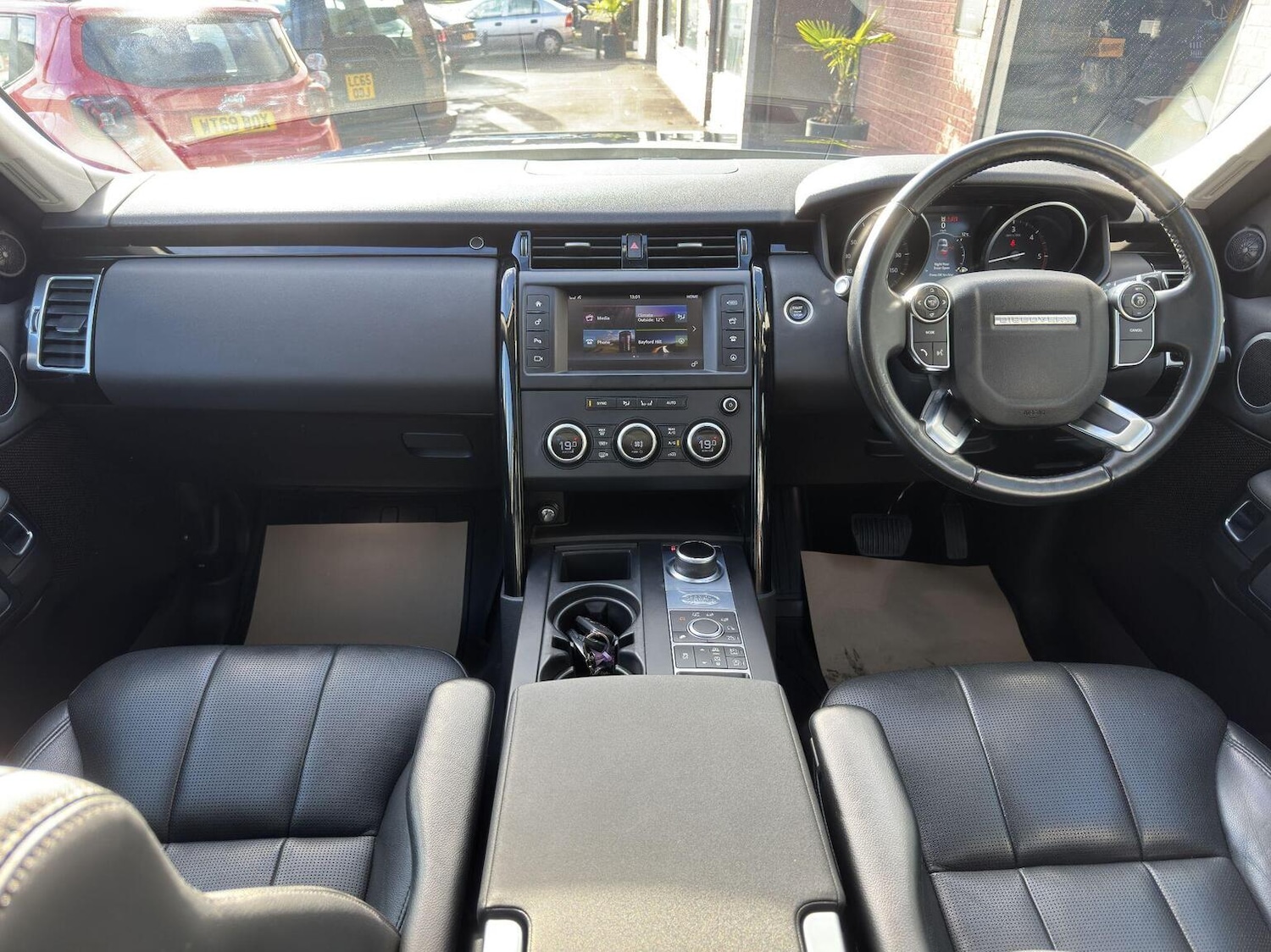 Used Land Rover Discovery 2017 for sale - 76858908: Photo 38