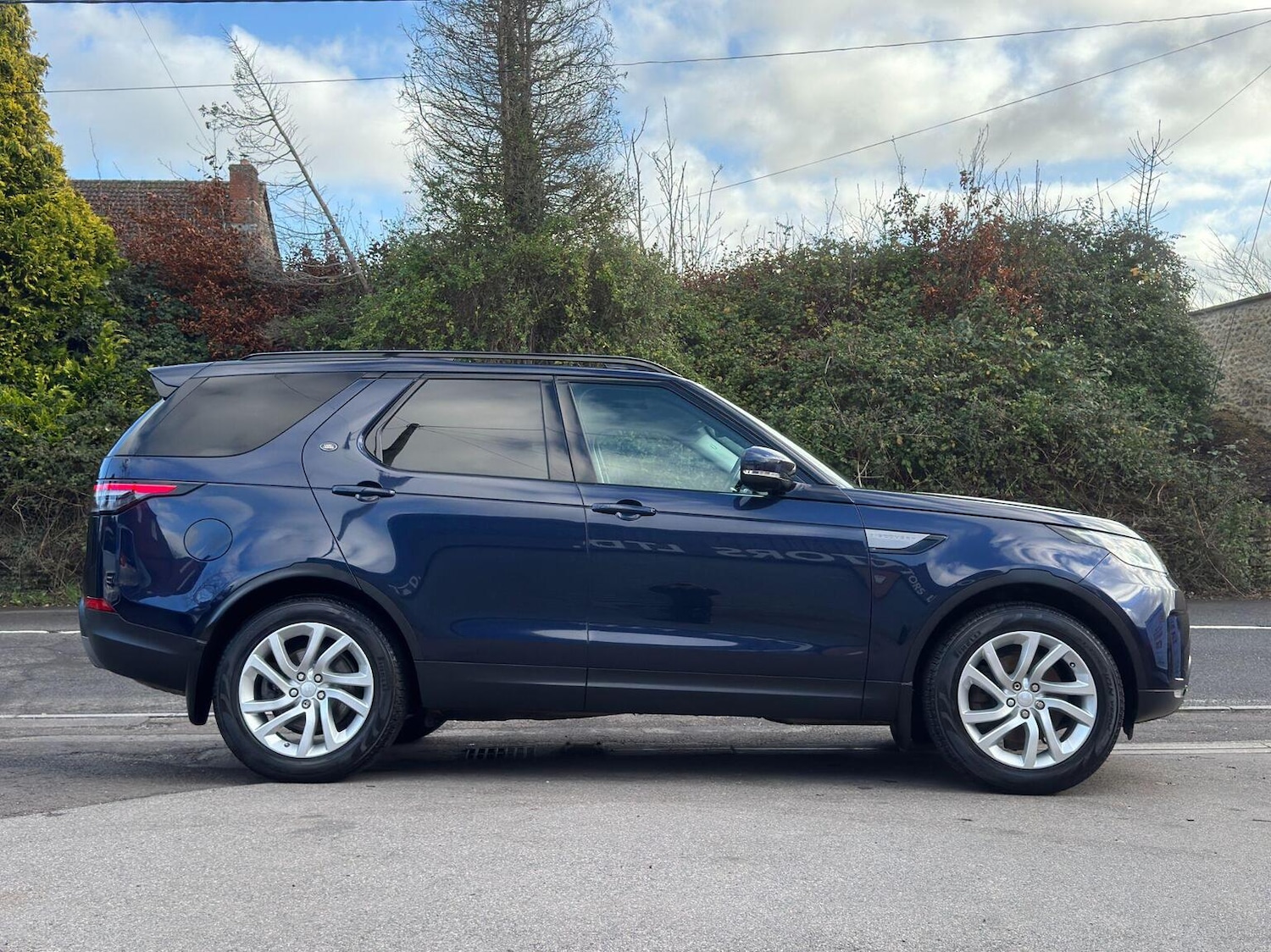 Used Land Rover Discovery 2017 for sale - 76858908: Photo 4