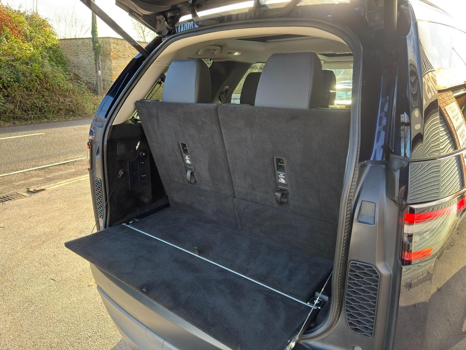 Used Land Rover Discovery 2017 for sale - 76858908: Photo 40