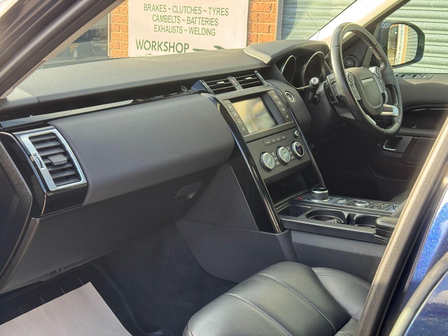 Used Land Rover Discovery 2017 for sale - 76858908: Photo 44