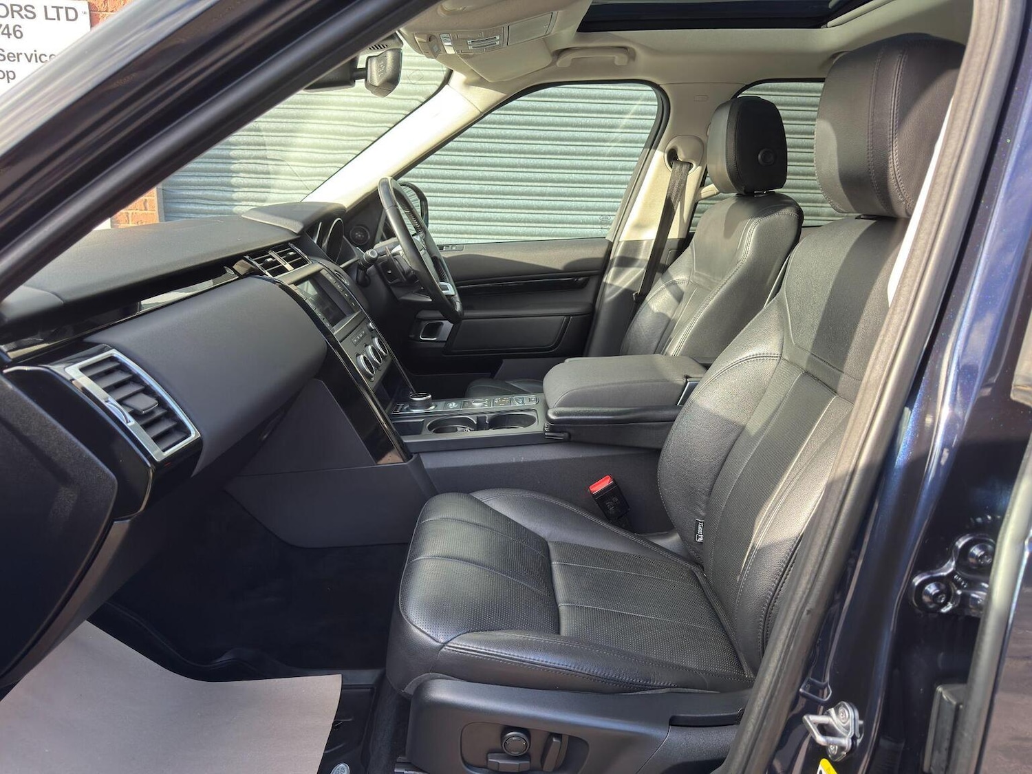 Used Land Rover Discovery 2017 for sale - 76858908: Photo 45