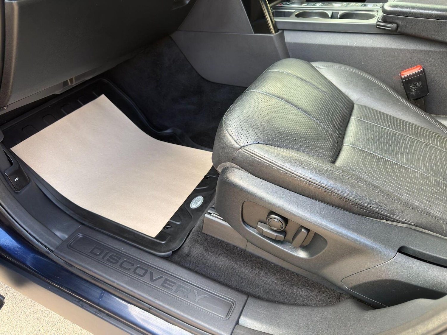 Used Land Rover Discovery 2017 for sale - 76858908: Photo 46