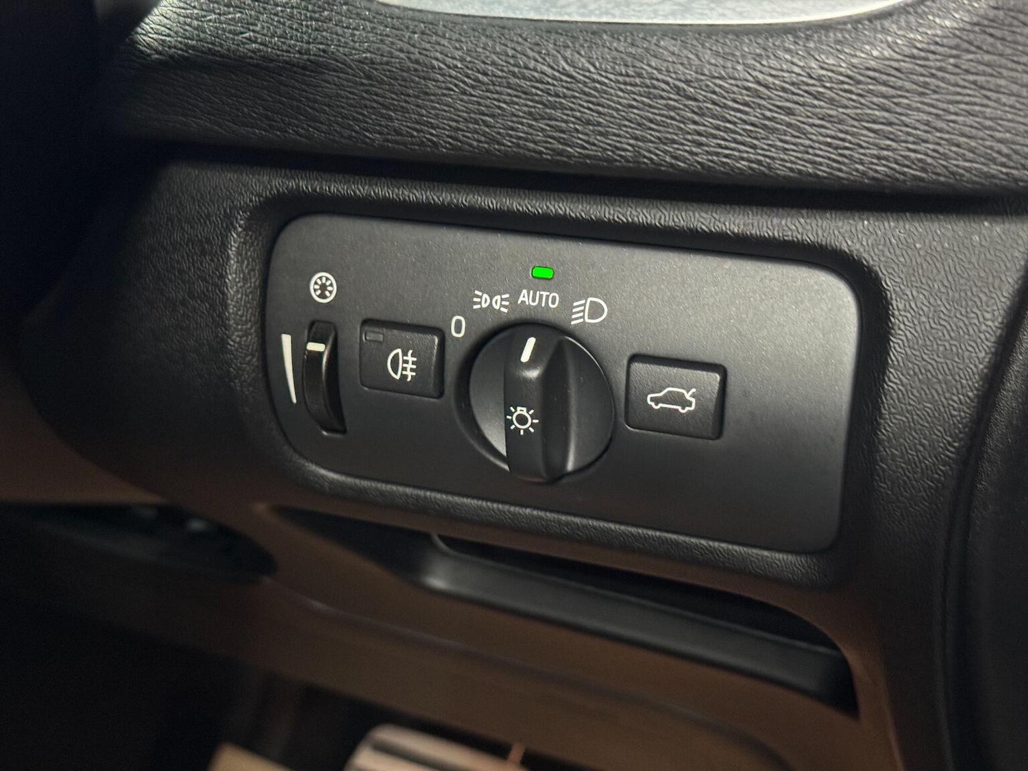 Used Volvo V40 2018 for sale - 77118611: Photo 23