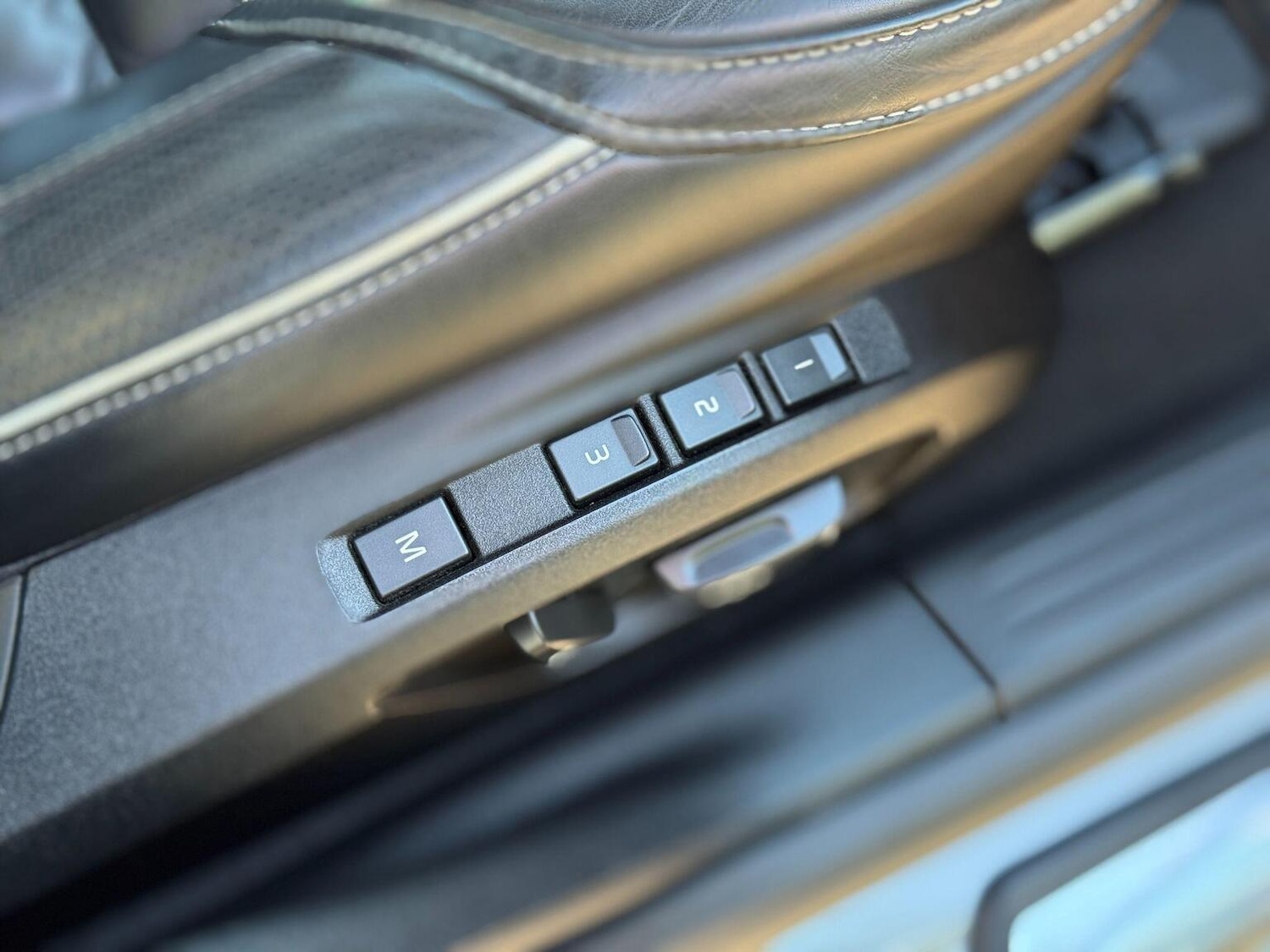 Used Volvo V40 2018 for sale - 77118611: Photo 25