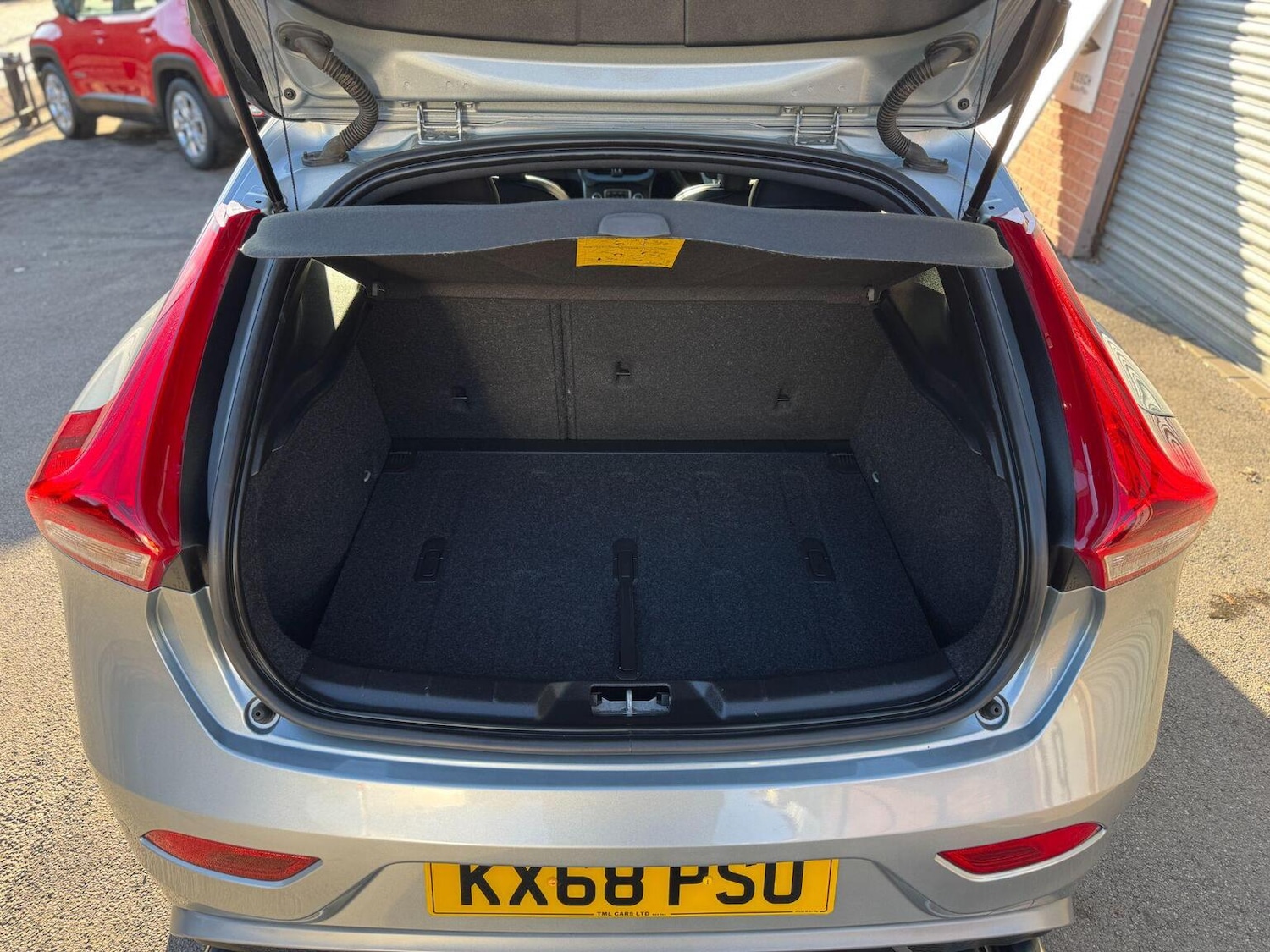 Used Volvo V40 2018 for sale - 77118611: Photo 48