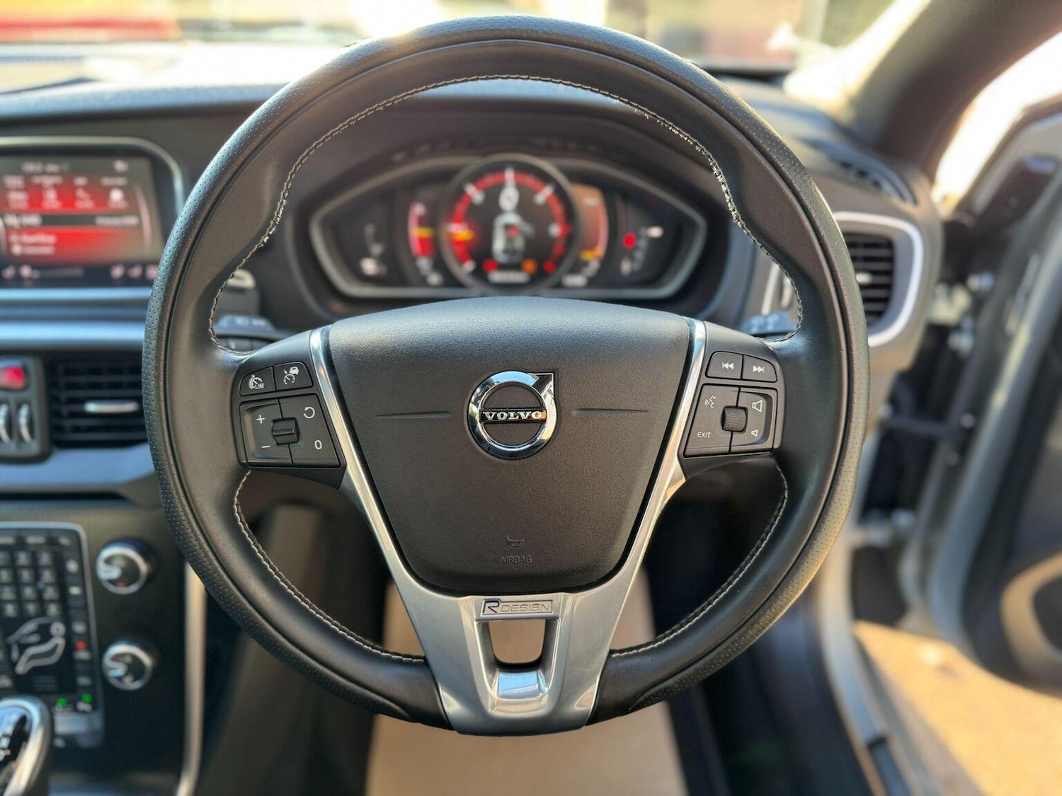 Used Volvo V40 2018 for sale - 77118611: Photo 51