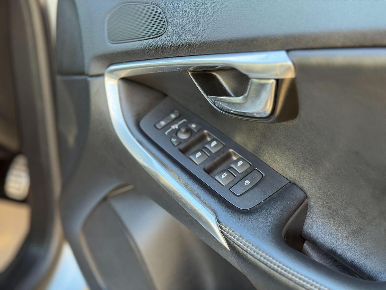 Used Volvo V40 2018 for sale - 77118611: Photo 70